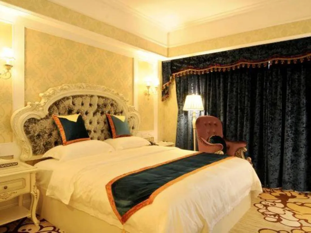 Bed in Chengdu French Theme Gold Palace