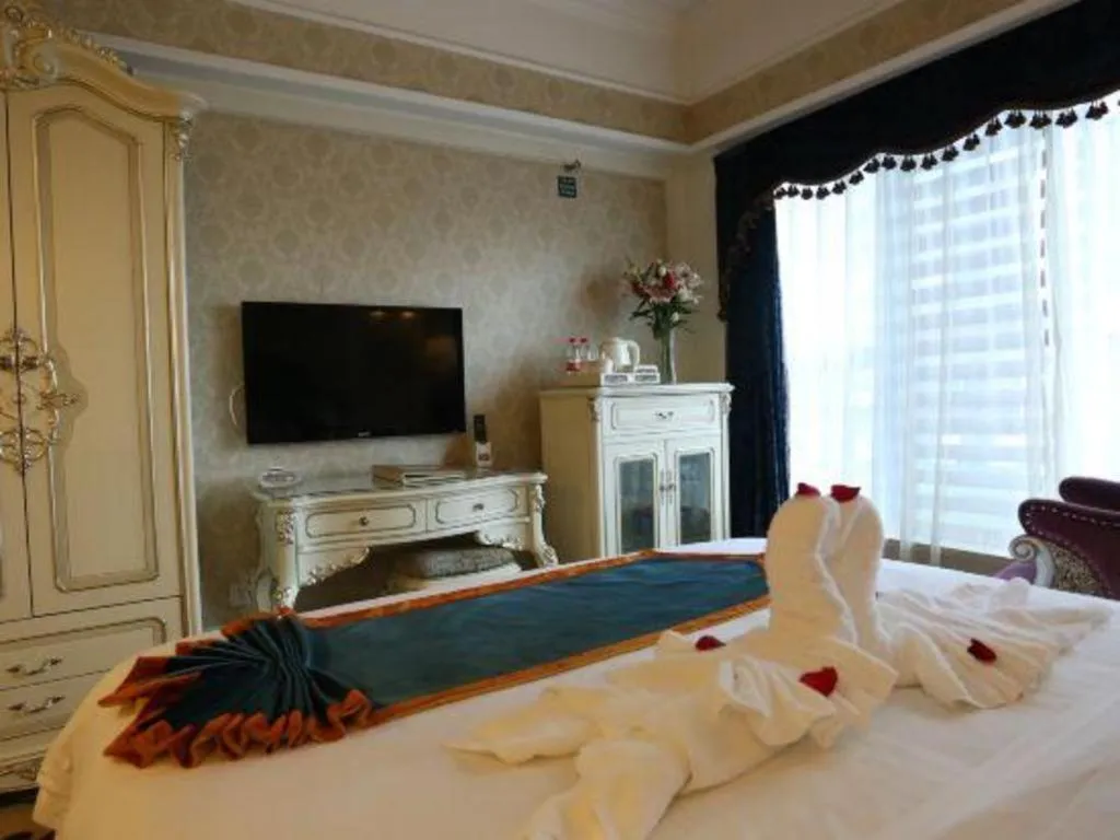 Bed in Chengdu French Theme Gold Palace