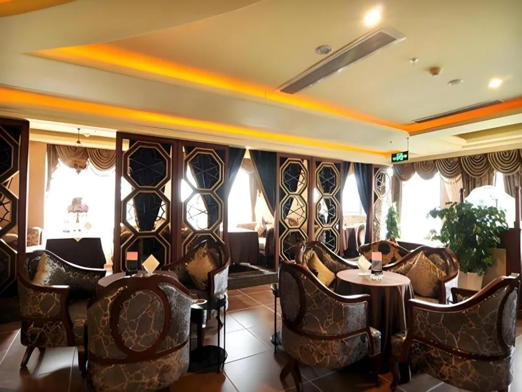 Chengdu French Theme Gold Palace