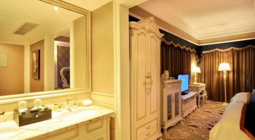 Chengdu French Theme Gold Palace