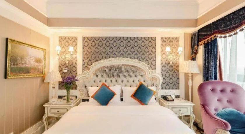 Chengdu French Theme Gold Palace