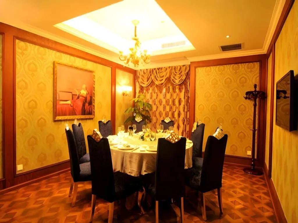 Chengdu French Theme Gold Palace