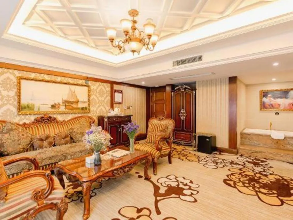 Chengdu French Theme Gold Palace