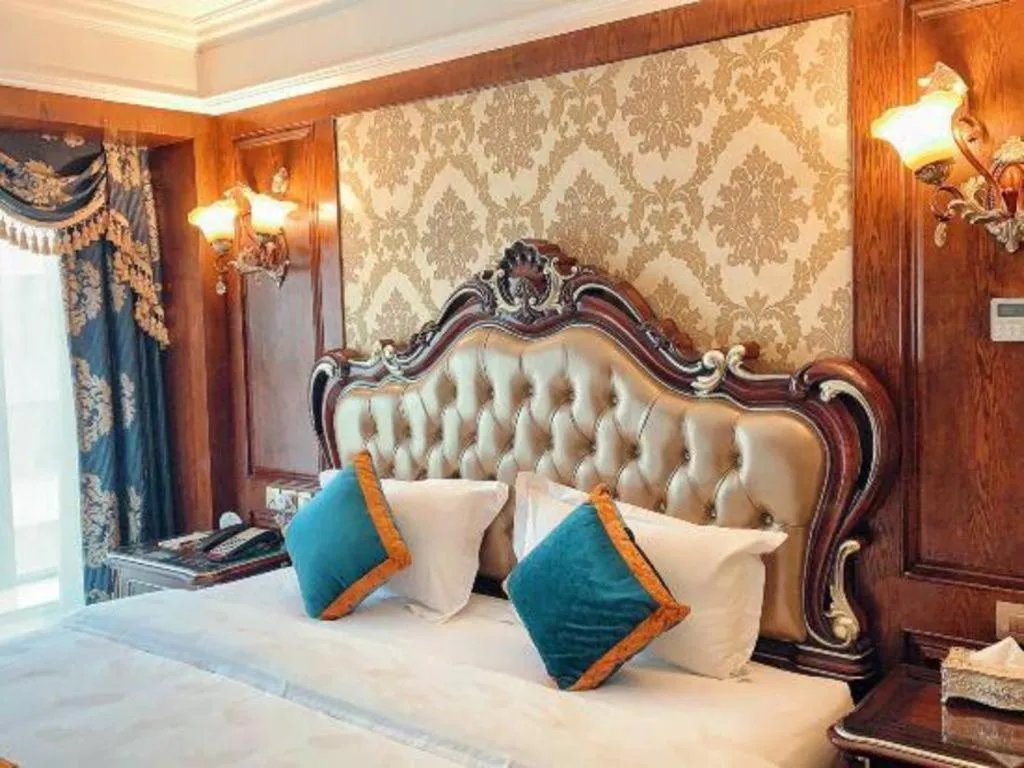 Bed in Chengdu French Theme Gold Palace