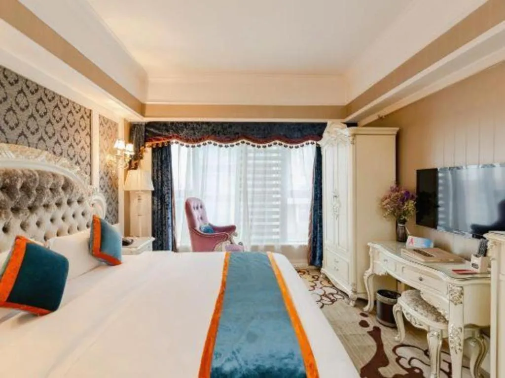 Bed in Chengdu French Theme Gold Palace