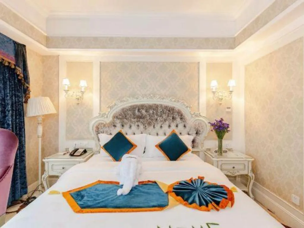 Bed in Chengdu French Theme Gold Palace