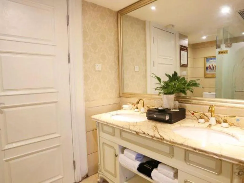 Chengdu French Theme Gold Palace