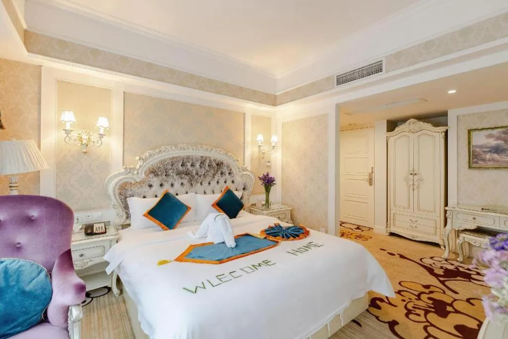 Chengdu French Theme Gold Palace