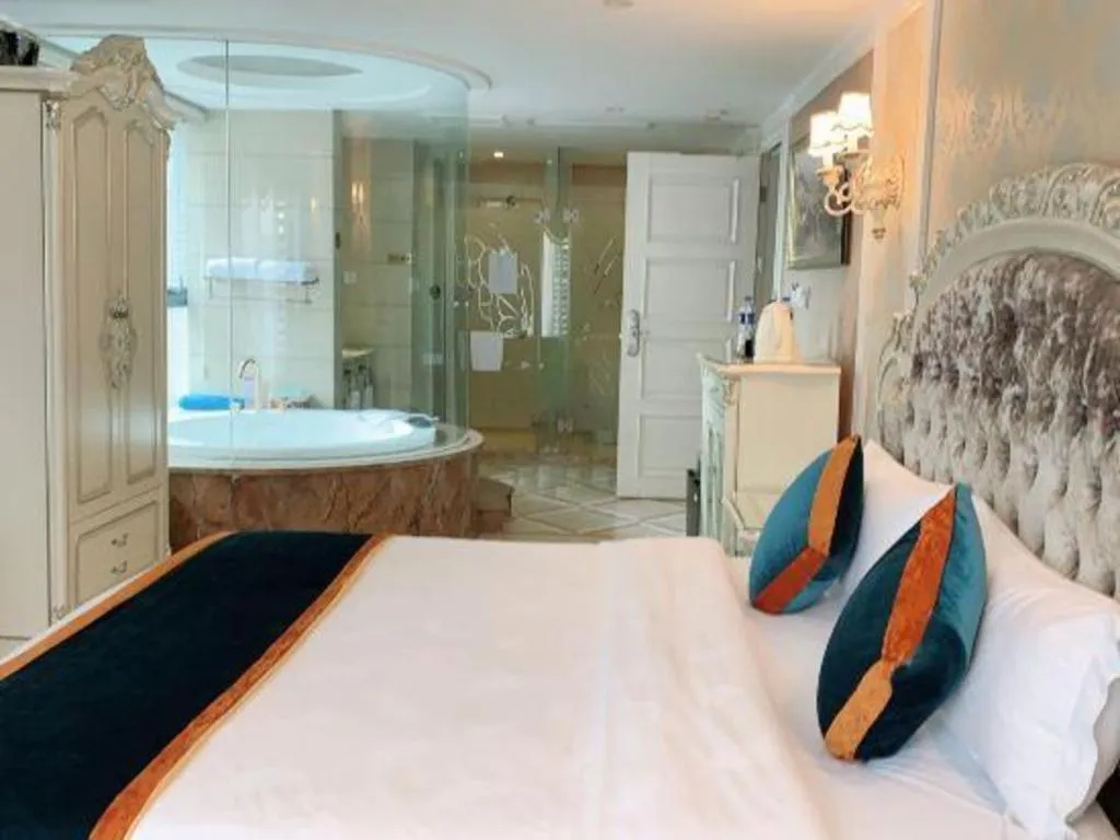 Bed in Chengdu French Theme Gold Palace