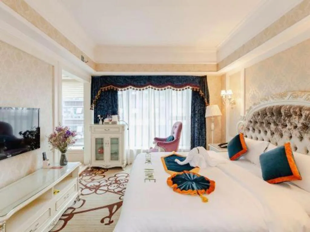 Bed in Chengdu French Theme Gold Palace