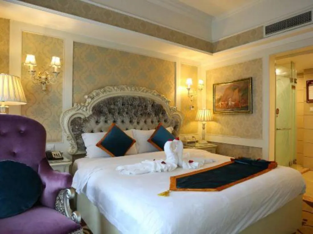 Bed in Chengdu French Theme Gold Palace