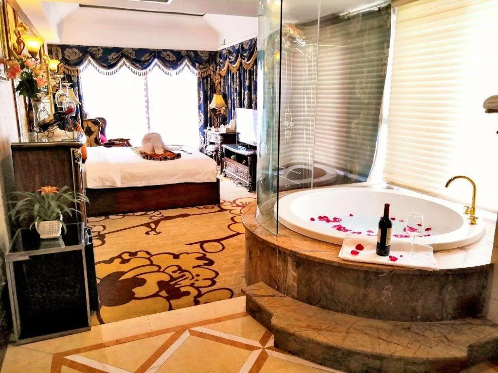 Bed in Chengdu French Theme Gold Palace