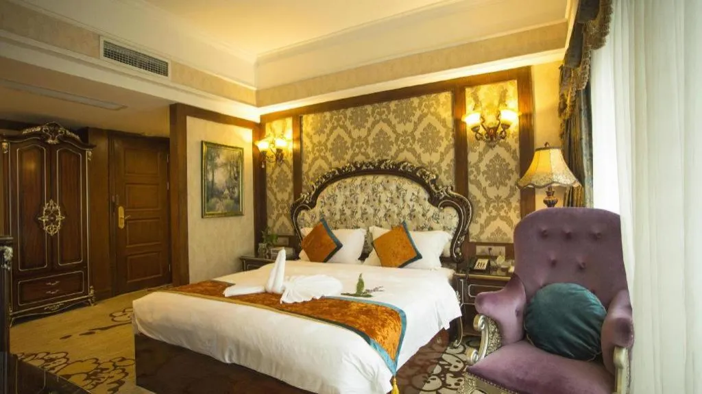 Chengdu French Theme Gold Palace