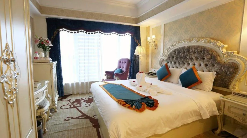 Bed in Chengdu French Theme Gold Palace