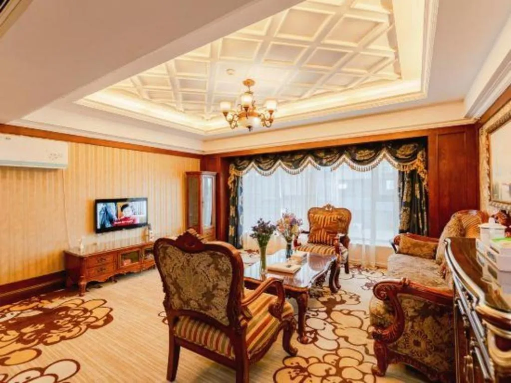 Chengdu French Theme Gold Palace