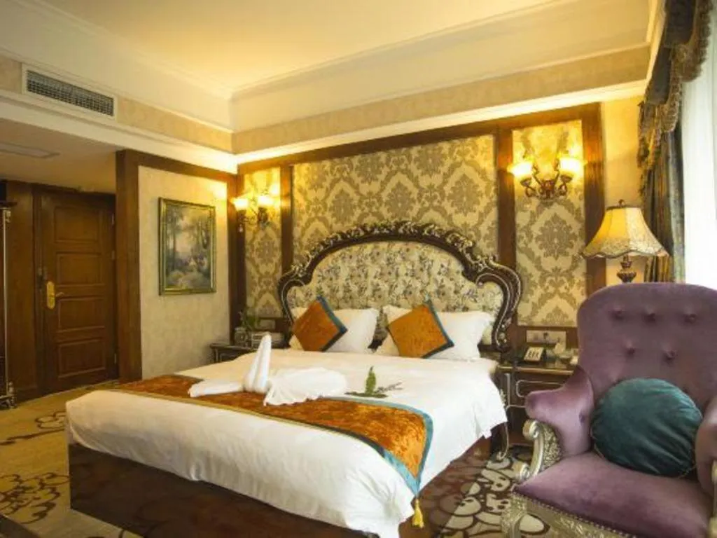 Bed in Chengdu French Theme Gold Palace