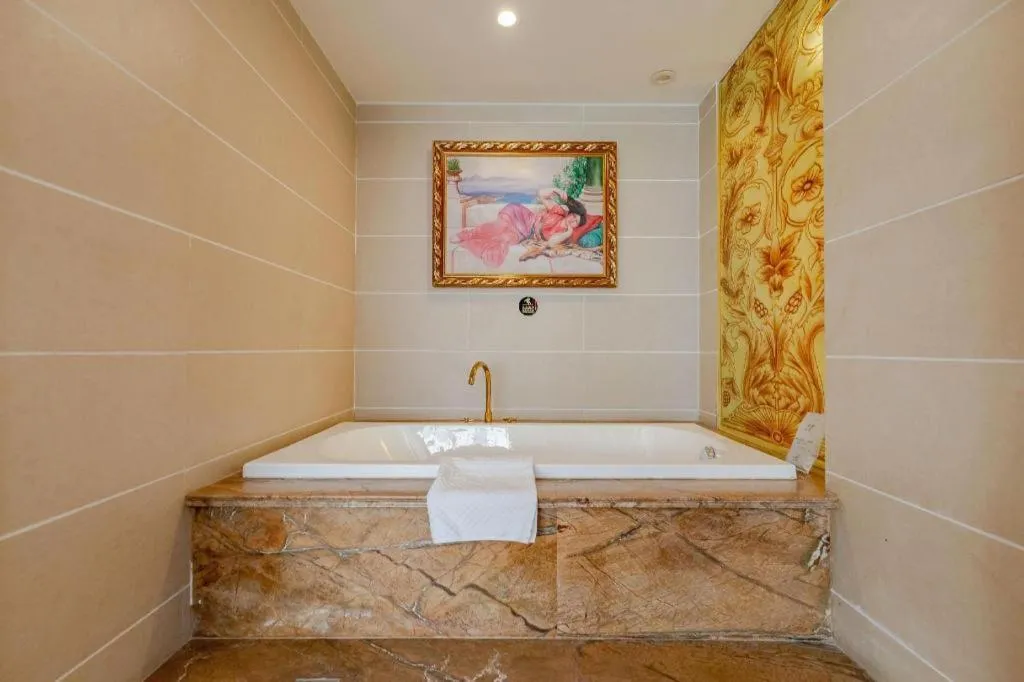 Chengdu French Theme Gold Palace