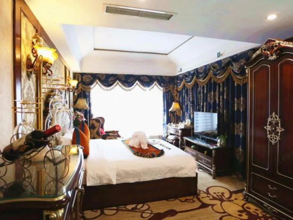 Bed in Chengdu French Theme Gold Palace