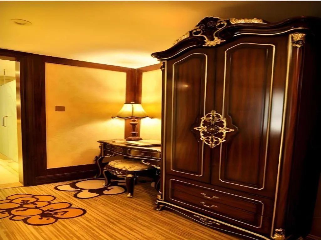 Chengdu French Theme Gold Palace