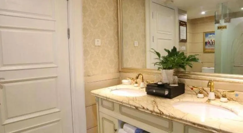 Chengdu French Theme Gold Palace