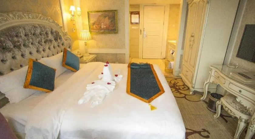 Bed in Chengdu French Theme Gold Palace