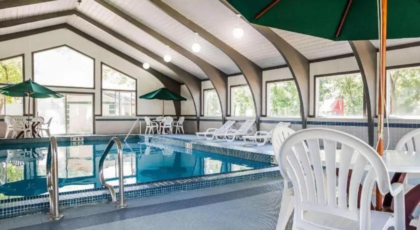 Quality Inn & Suites Des Moines - Merle Hay Road