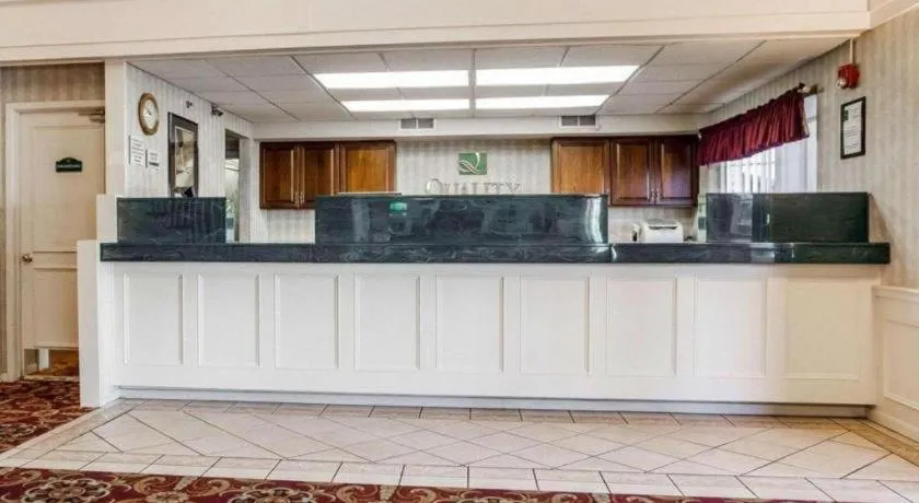 Quality Inn & Suites Des Moines - Merle Hay Road