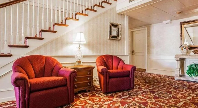 Quality Inn & Suites Des Moines - Merle Hay Road