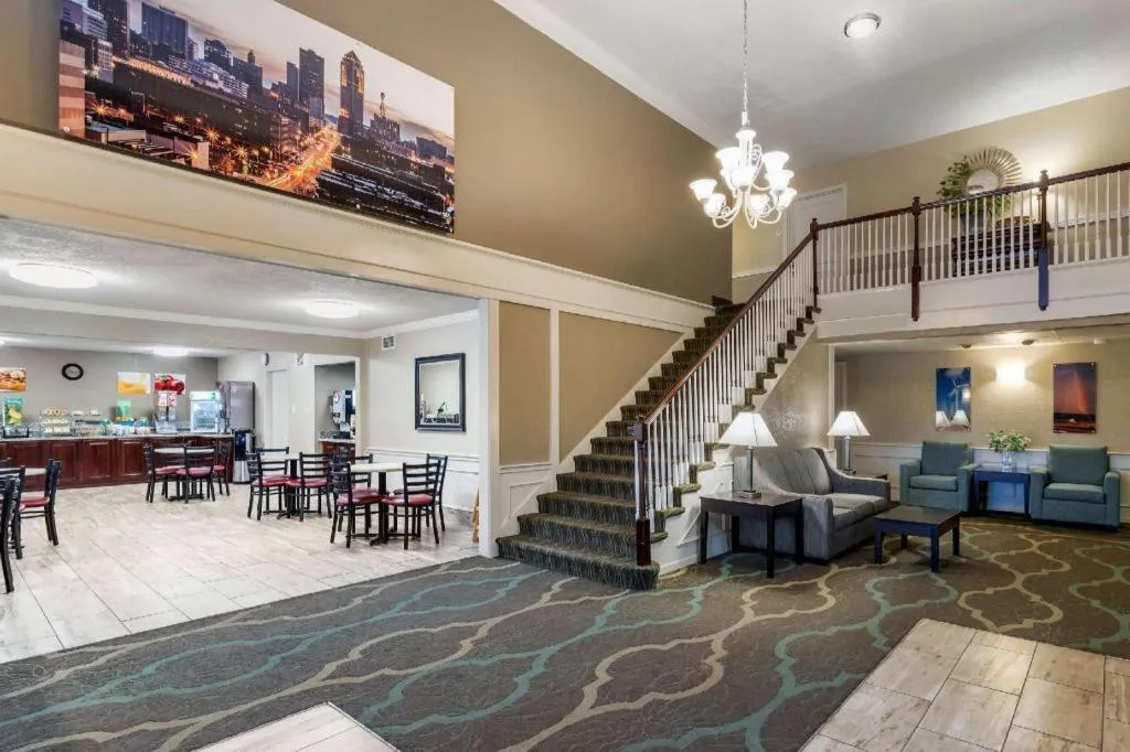 Quality Inn & Suites Des Moines - Merle Hay Road