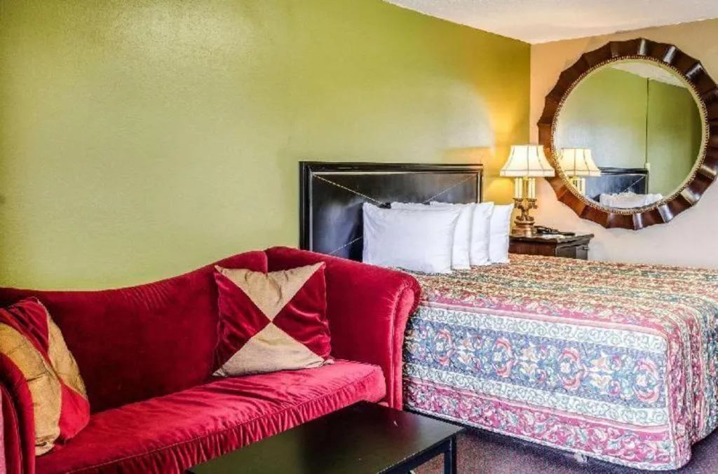 Bed in Rodeway Inn Greenville