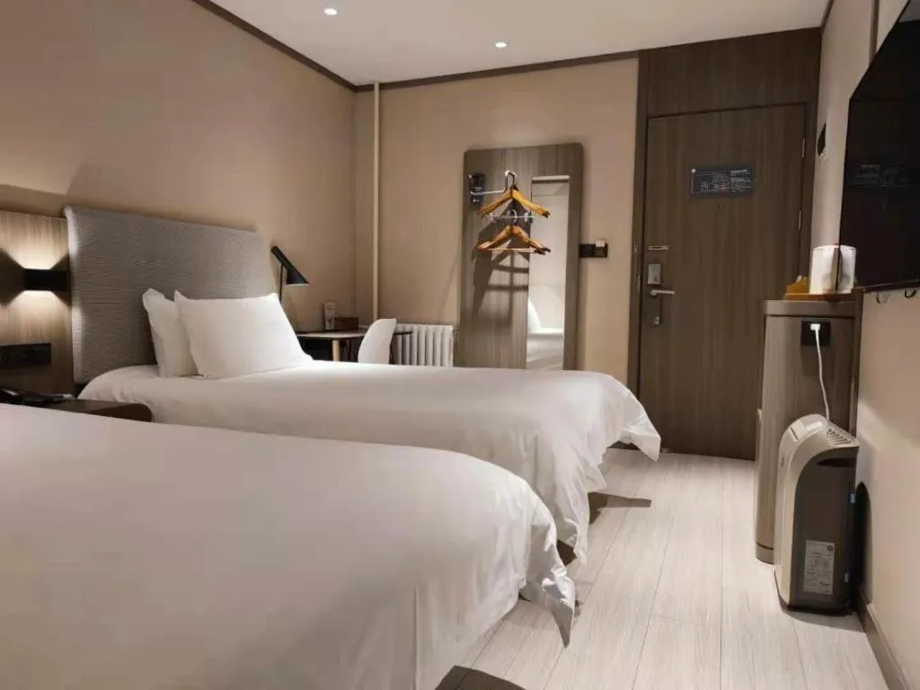 Hanting Hotel Qingdao May Fourth Square Zhiquan Road Metro Station