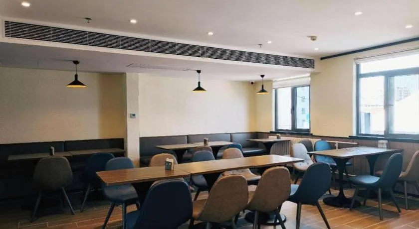 Hanting Hotel Qingdao May Fourth Square Zhiquan Road Metro Station