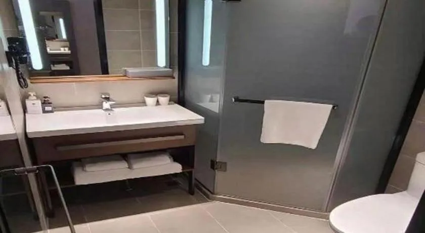 Hanting Hotel Qingdao May Fourth Square Zhiquan Road Metro Station