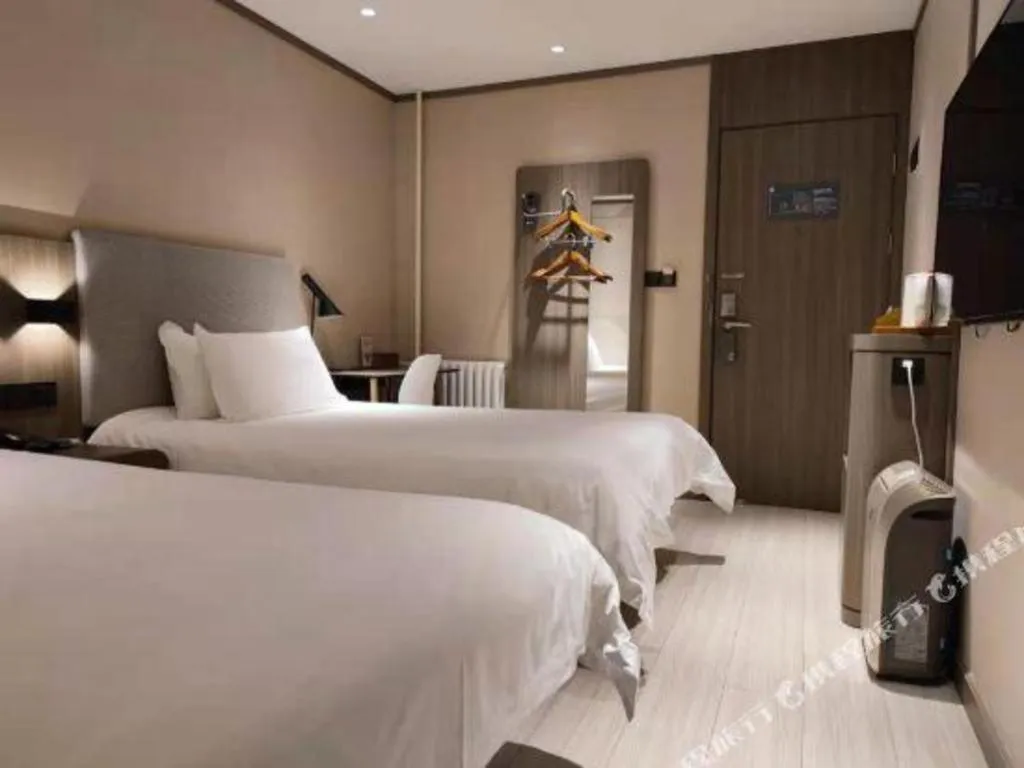 Hanting Hotel Qingdao May Fourth Square Zhiquan Road Metro Station