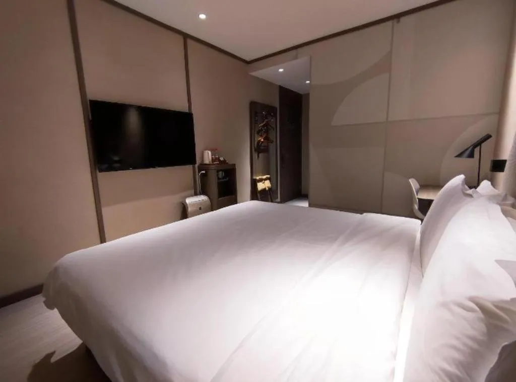 Hanting Hotel Qingdao May Fourth Square Zhiquan Road Metro Station