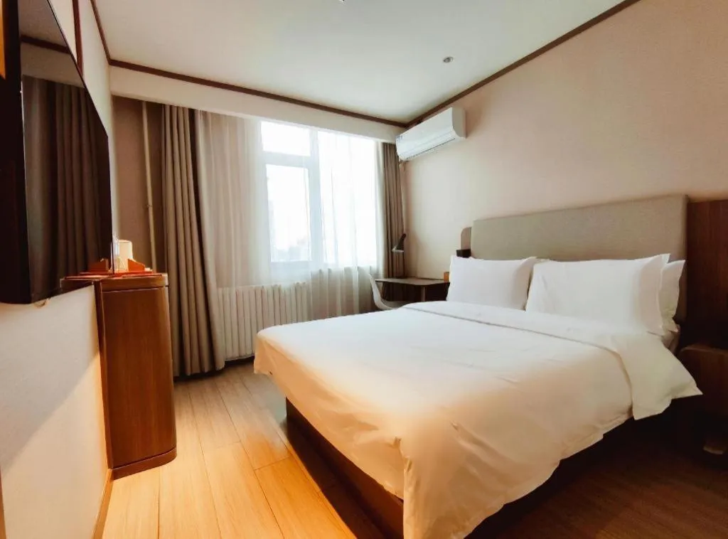 Hanting Hotel Qingdao May Fourth Square Zhiquan Road Metro Station