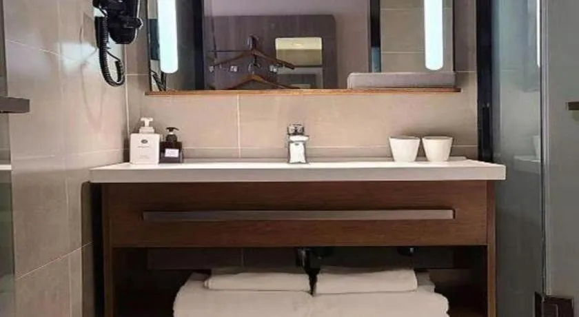 Hanting Hotel Qingdao May Fourth Square Zhiquan Road Metro Station