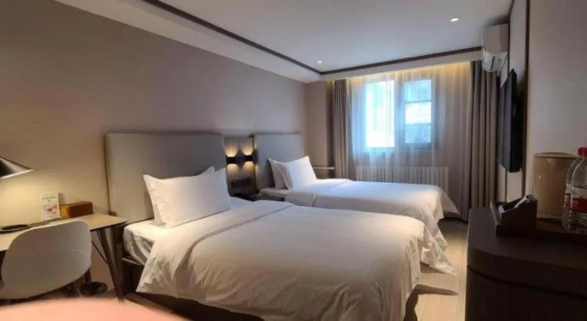 Hanting Hotel Qingdao May Fourth Square Zhiquan Road Metro Station