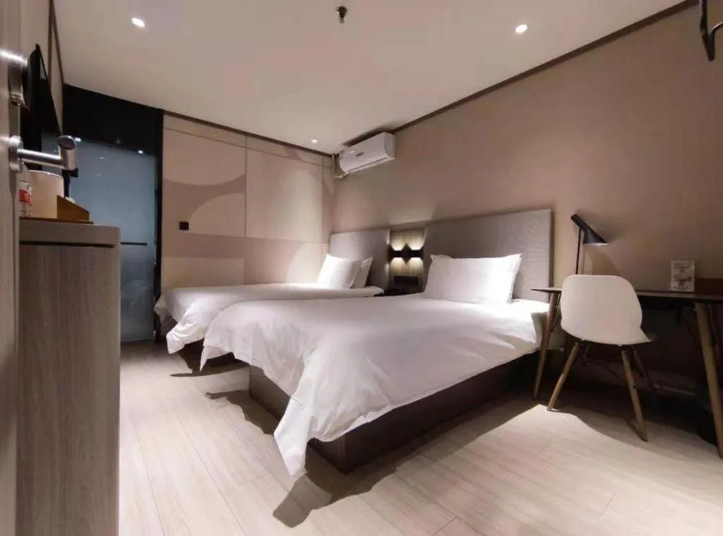 Hanting Hotel Qingdao May Fourth Square Zhiquan Road Metro Station