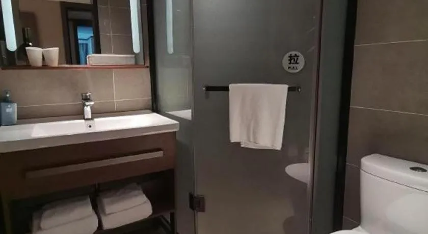 Hanting Hotel Qingdao May Fourth Square Zhiquan Road Metro Station