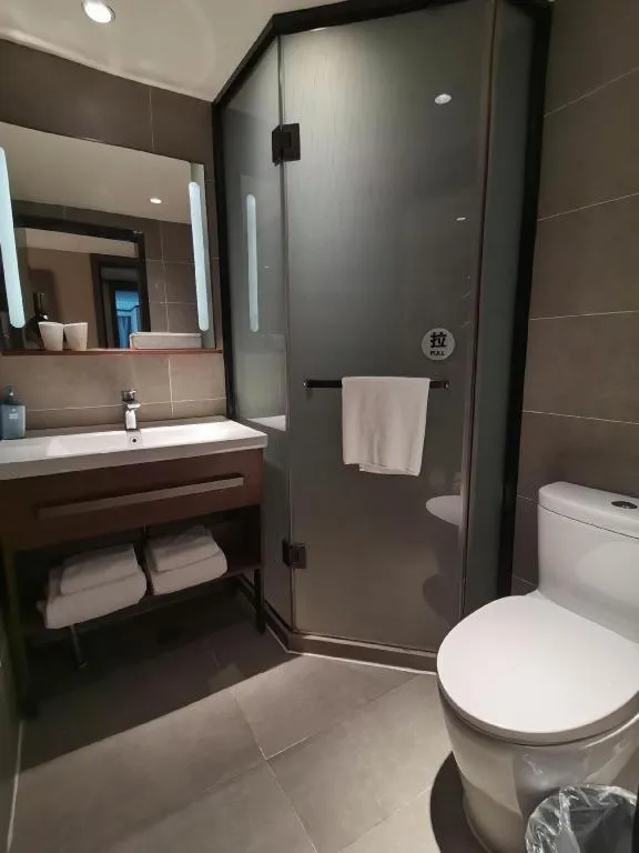 Hanting Hotel Qingdao May Fourth Square Zhiquan Road Metro Station