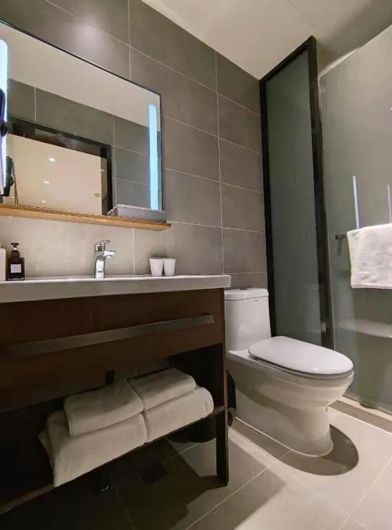 Hanting Hotel Qingdao May Fourth Square Zhiquan Road Metro Station