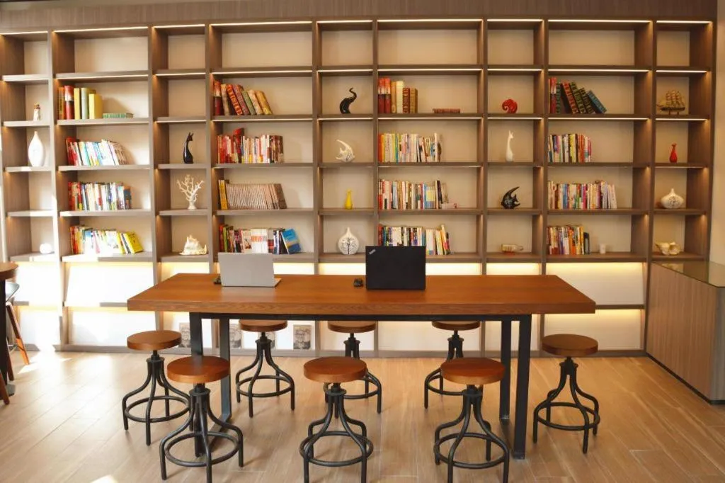 Hanting Hotel Qingdao May Fourth Square Zhiquan Road Metro Station