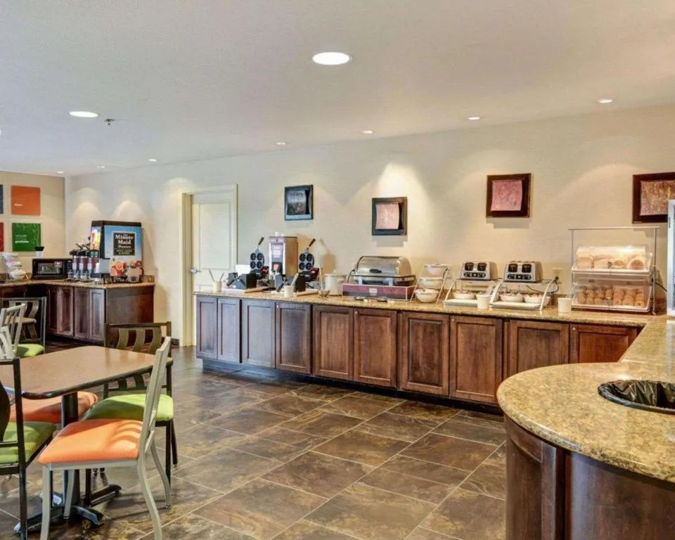 Comfort Suites near Hot Springs Park