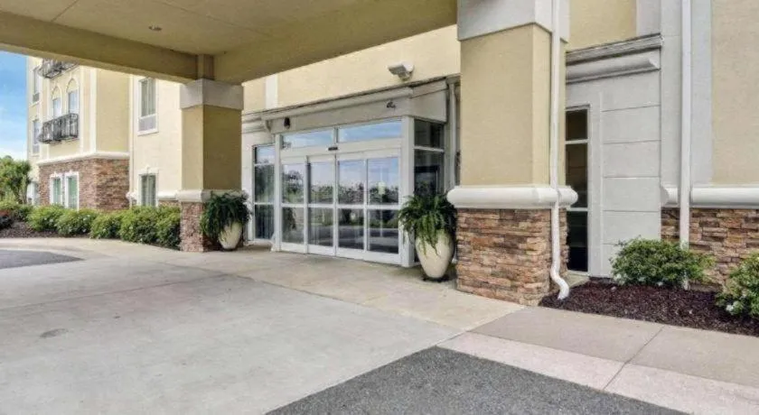 Comfort Suites near Hot Springs Park