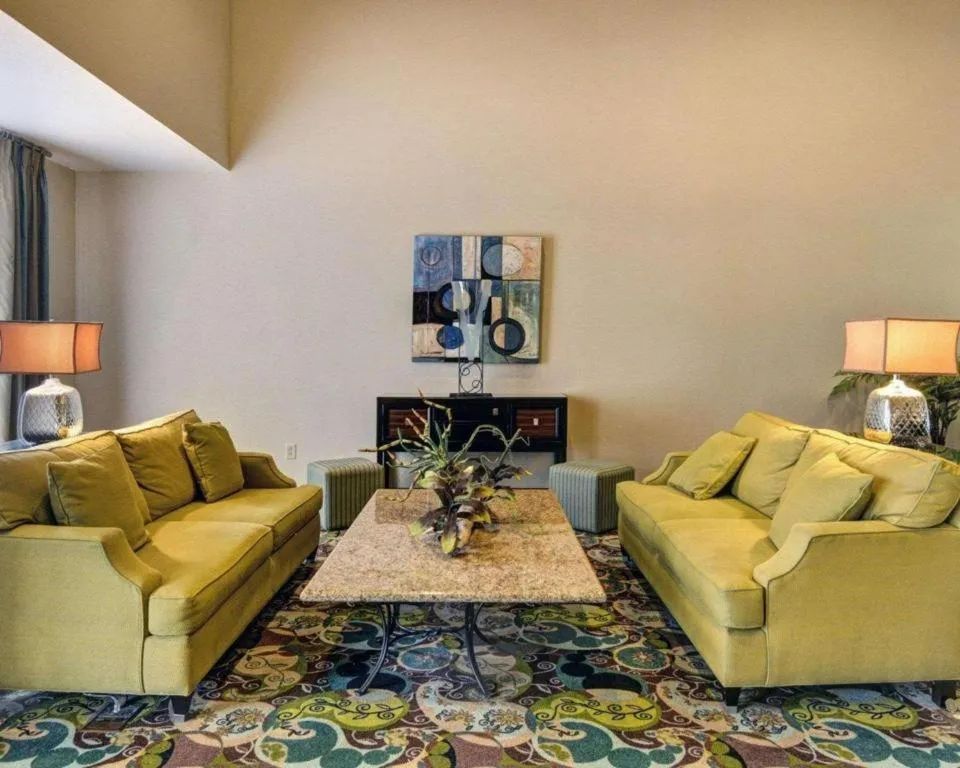 Comfort Suites near Hot Springs Park