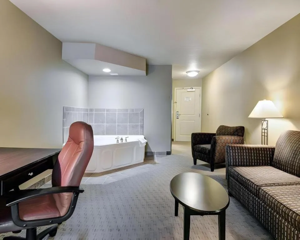 Bed in Comfort Suites near Hot Springs Park