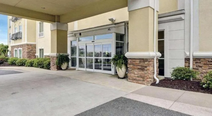 Comfort Suites near Hot Springs Park