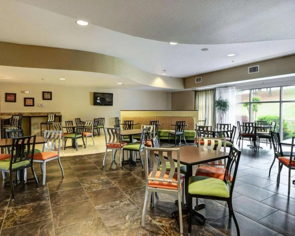 Comfort Suites near Hot Springs Park