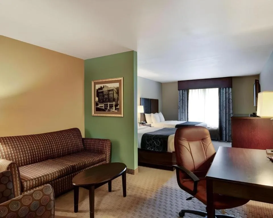 Comfort Suites near Hot Springs Park